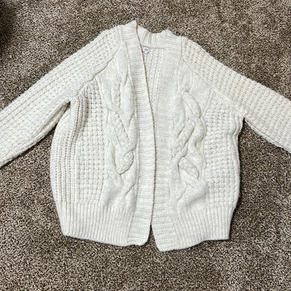 WOMEN’s SWEATER